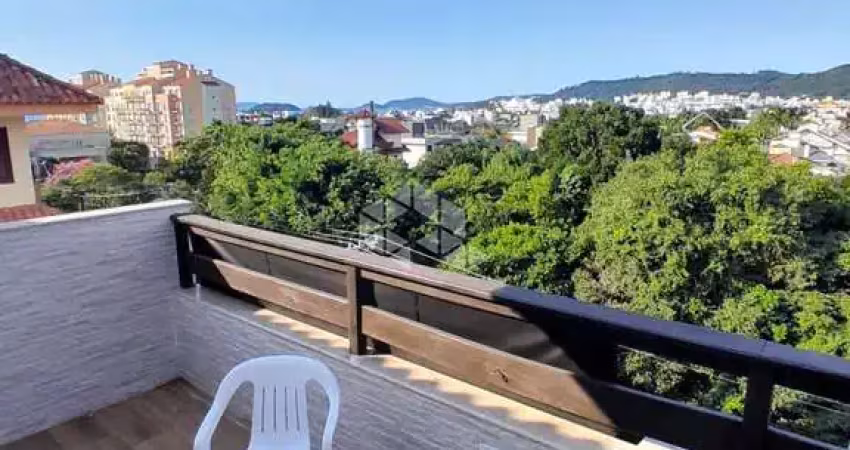 Cobertura semimobiliada com vista para o mar em Jurerê Internacional!