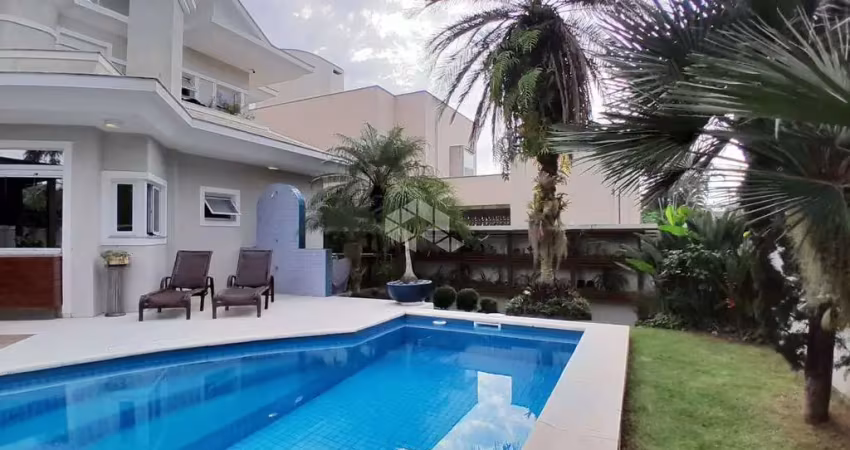 Casa semimobiliada com 5 suítes em jurerê internacional