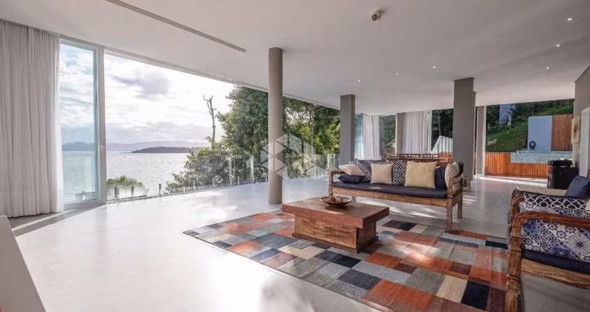 CASA À VENDA SEM SANTO ANTÔNIO