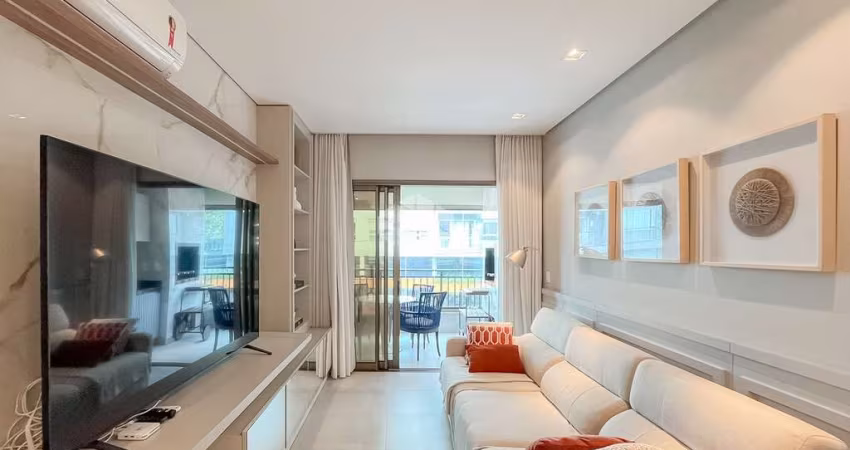 APARTAMENTO À VENDA MOBILIADO 3 SUITES PERTO DA PRAIA