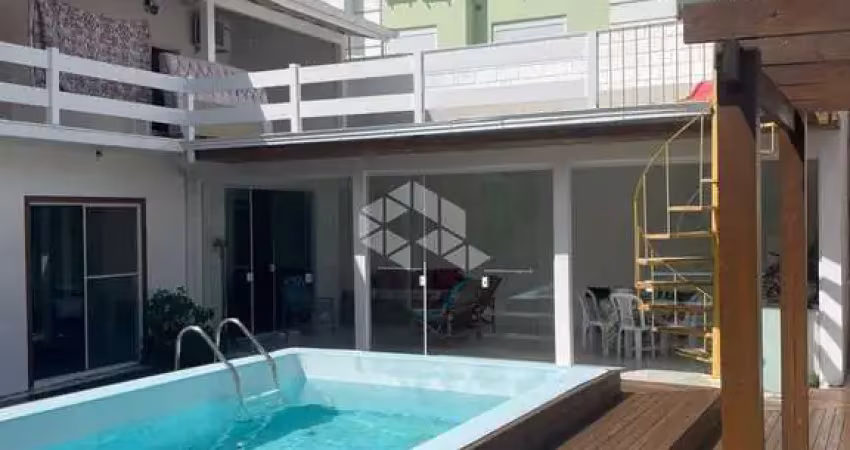 Casa à venda  poucos metros da Praia de Canasvieiras