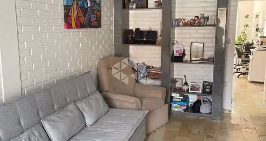 Casa à venda  poucos metros da praia de canasvieiras