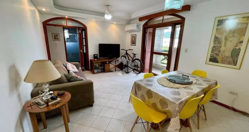 Apartamento de 2 dormitórios à venda  próximo à Praia de Canavieiras