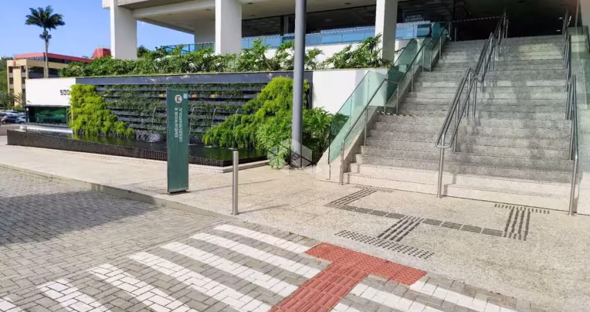 Sala  a venda com 156m² privativos, vista incrível e 3 garagens em florianópolis