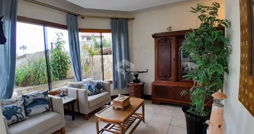 Casa frente mar com piscina e 4 dormitórios em santo antônio de lisboa