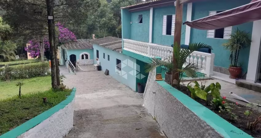 Chácara á venda  2.000m² com 2 casas e 1 carro de época na garagem  ribeirão pires