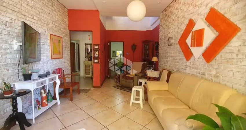 Casa á venda 3 quartos 1 suíte 2 garagens bairro jardim lindóia.