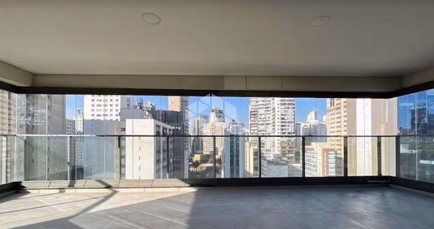 Apartamento a venda no Itaim Bibi com 246m², 4 quartos sendo eles Suites, Varanda Gourmet com 4 vagas