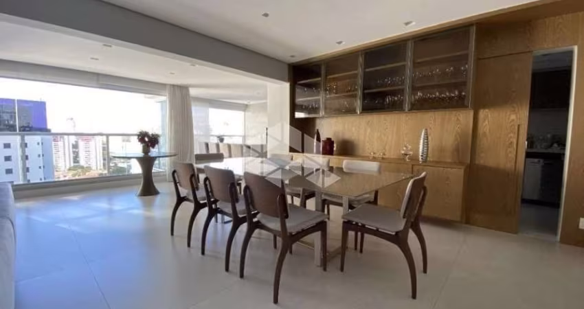 Apartamento mobilhado á venda no Santo Amaro com 189 m², 3 suites e 3 vagas