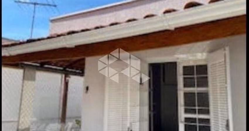 Brooklin, casa para venda prócima ao metrô com 03 dormitórios e 02 vagas de garagem