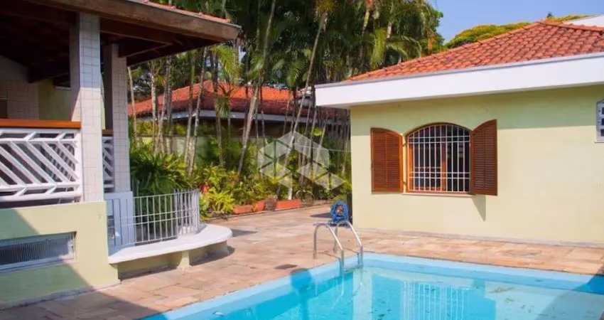 Sobrado à venda com piscina, 412m² com 4 suítes e 8 vagas no campo belo, próximo ao metrô