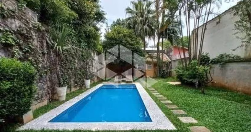 VENDA Casa com Piscina -  370m² - 4 suites - 5 vagas no Campo Belo