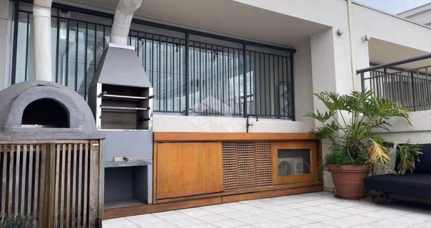 Cobertura duplex no Condomínio Menara no Morumbi com 111m² 1 dormitório 1 suíte 2 banheiros 2 vagas.