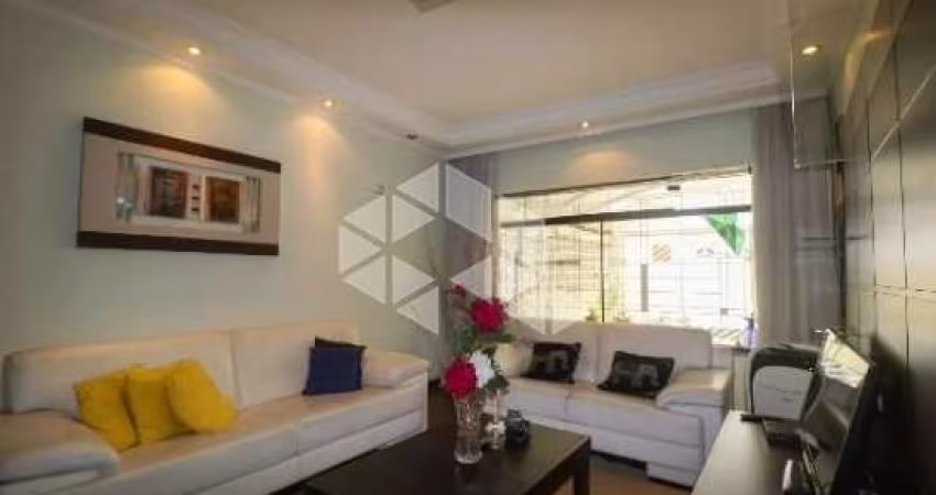 VENDA Sobrado com 222m² com 3 dormitórios (1 suíte) e 2 vagas no Planalto Paulista, próximo ao metrô