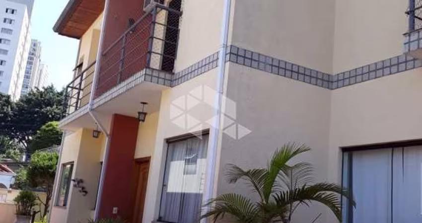 VENDA Casa de CONDOMINIO, com 203 m²,  3 dormitórios (1 suíte) e 2 vagas, SAÚDE.