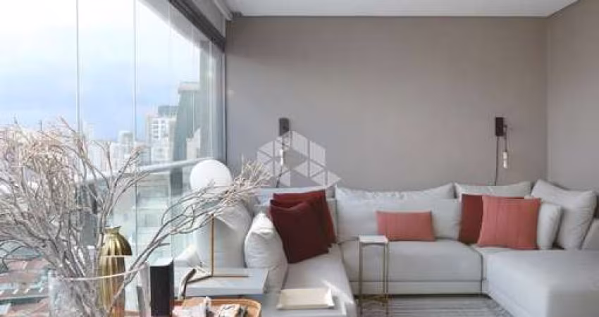 Apartamento a venda no Itaim com 101m²,  2 dormitórios sendo 1 suite e 3 vagas de garagens.
