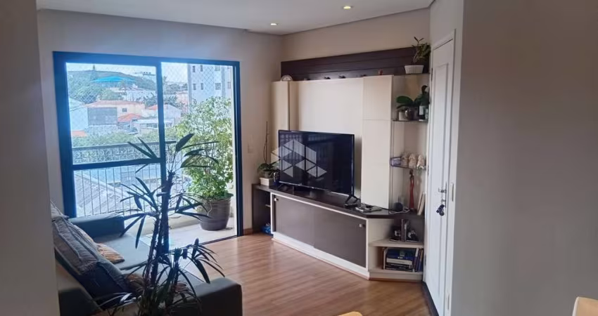 VENDA Apartamento 82m² 3 dormitórios (1 suíte) 2 vagas no CAMPO BELO, próximo ao metrô.
