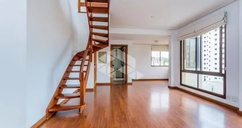Cobertura de 2 dorm/quartos, 1 suite e 2 vagas no bairro menino deus