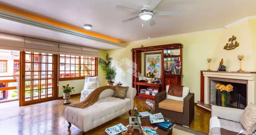 Casa em condomínio com 3 dorm/quartos no menino deus