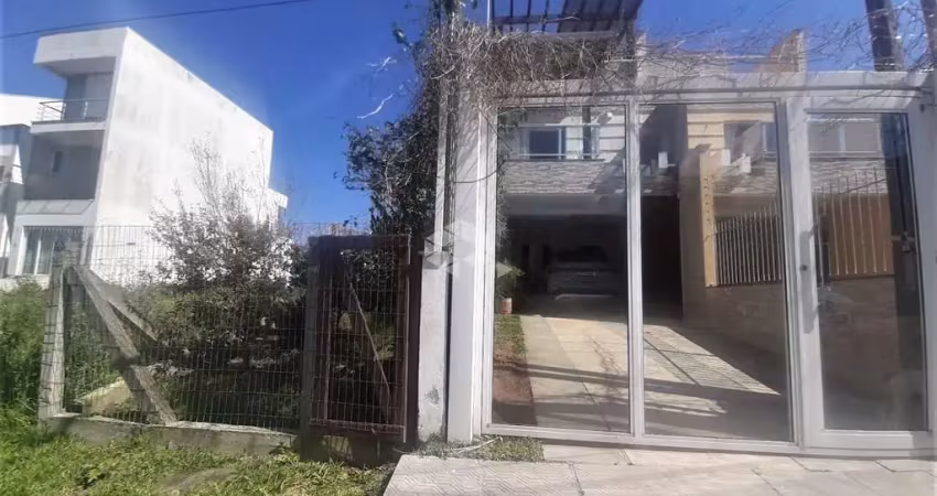 Casa com 3 quartos à venda na Rua Danton Krás Borges, 53, Guarujá, Porto Alegre
