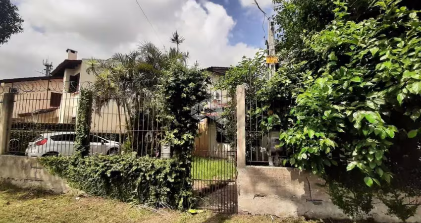 Casa com 3 dormitorios + 1 apartamento e vaga para ate 5 veiculos