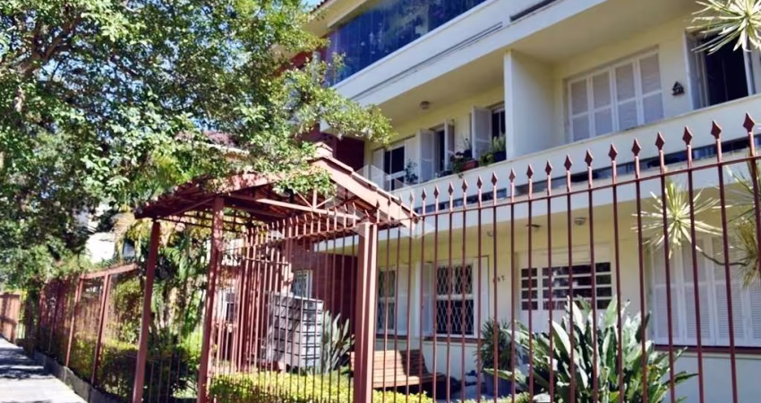 Apartamento 3 dormitórios térreo Menino Deus