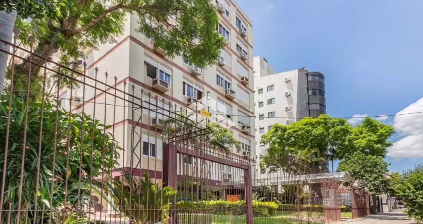 APARTAMENTO DE 2 DORM/QUARTOS COM DEPENDÊNCIA COMPLETA E VAGA NO MENINO DEUS