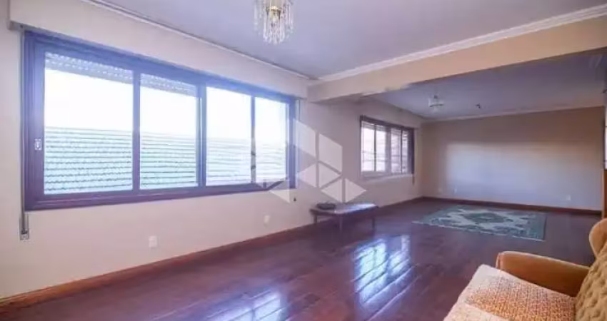 Apartamento 03 dormitórios, elevador e garagem  no menino deus