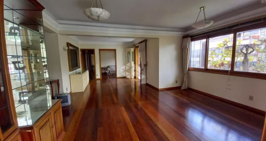 Apartamento mobiliado de 3 dormitórios (1 suíte) com 221,16m² - Amplitude e conforto no coração de Petrópolis