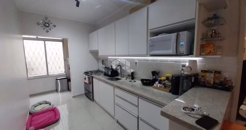 Apartamento de dois dormitórios com sacada no bairro Menino  Deus