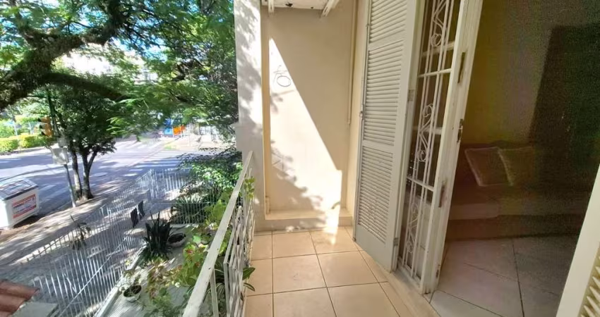 Excelente apartamento com três dormitórios e ampla sacada