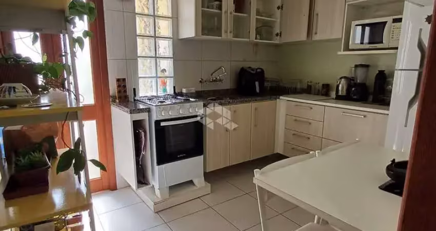 Apartamento de 86,50m2 em teresópolis com 2 dormitórios, dependência de empresada