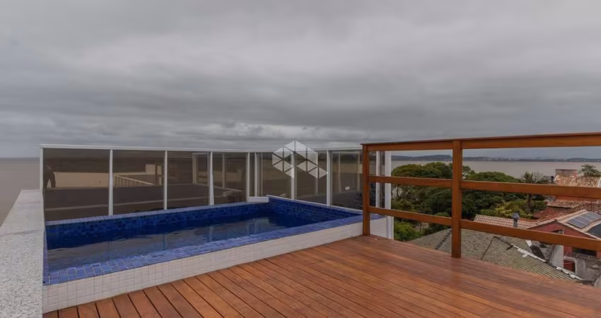 Cobertura de 3 suítes, 3 garagens , piscina , enfrente ao Guaíba