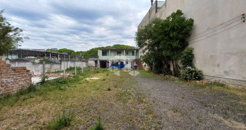 Terreno com aproximadamente 700² no bairro Cavalhada