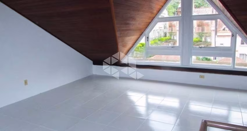 Casa em condomínio com 3 dormitórios, 1 suite e 2 vagas