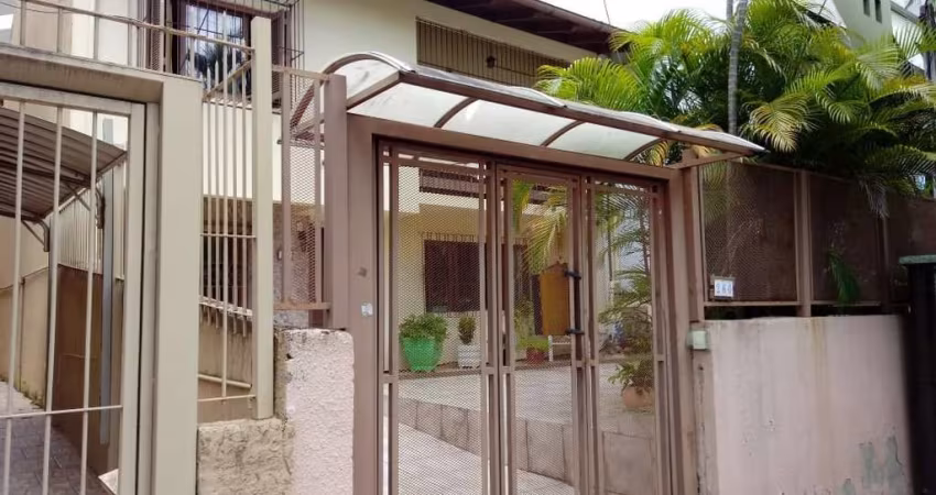 Casa 4 dormitórios em terreno de 8,80 X 39,50