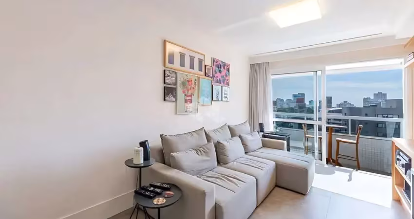 Apartamento 1 dormitório com sacada e 2 vagas de garagem junto ao parcão