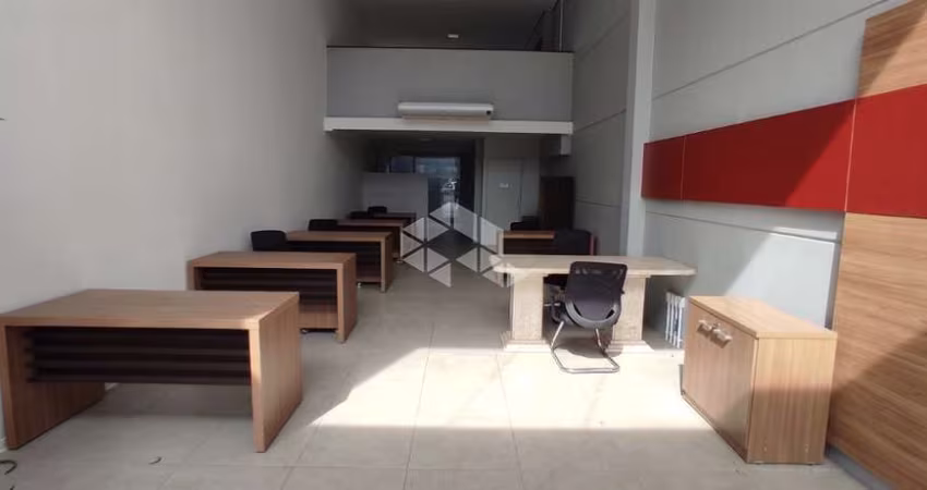 Loja 2 Pavimentos, 2 Banheiros, cozinha, pátio estacionamento para 4 carros