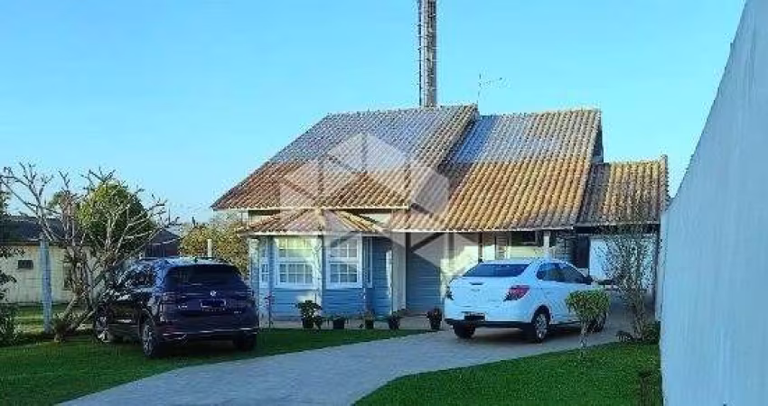 Casa com 128 m2 com 3 dormitórios e com estacionamento para 3 carros