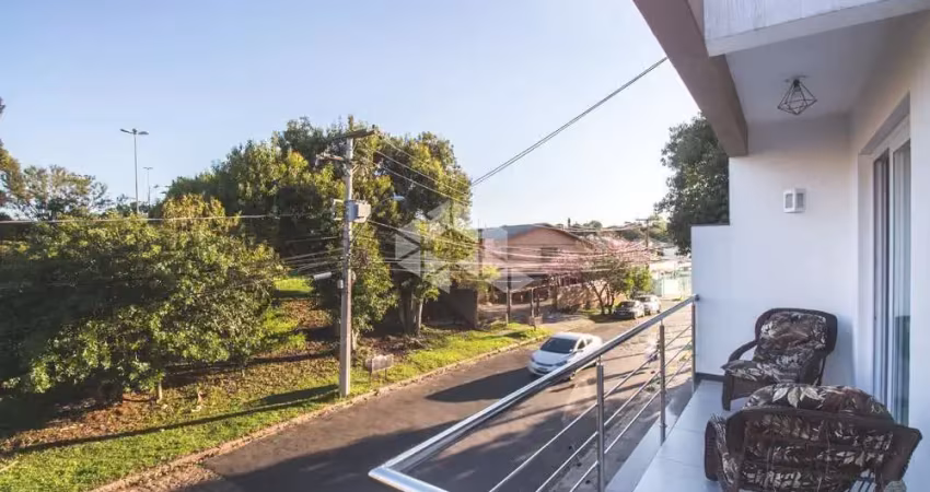 Casa de 3 dormitórios, 3 banheiros e 2 vagas de garagem.