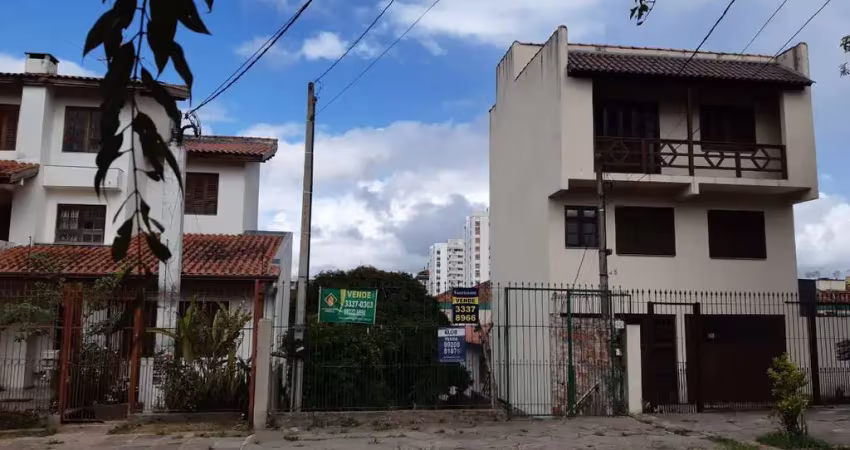 Terreno à venda na Rua Roque Calage, 442, Passo da Areia, Porto Alegre