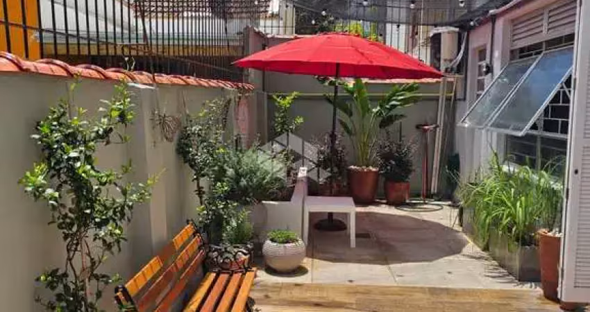 Apartamento de 2 dormitórios com vaga de garagem escriturada no menino deus