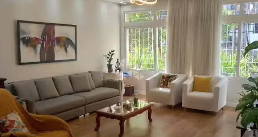 Apartamento 03 dormitórios com 140 m2,  totalmente reformado
