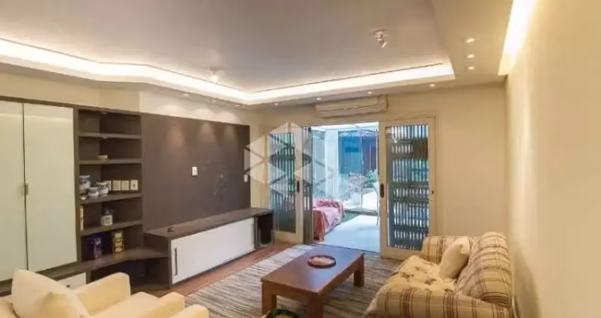 Sobrado reformado, 4 dormitórios 4 banheiros, com piscina, churrasqueira e elevador 278 m² privativos, à venda no bairro rio branco, em porto alegre