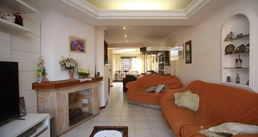 Casa com  4 dormitórios, sendo 1 suíte master com hidro!