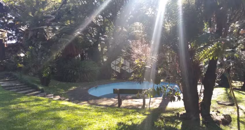 Área 5.550m2 de terreno em canela. casa com 6 dormitórios, suite, area de lazer.