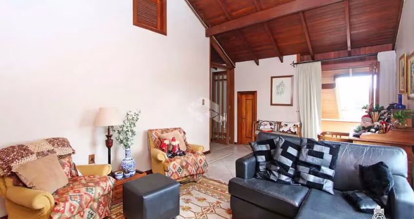 Casa  junto a natureza, 291m2 privativos,  4 dormitórios, suite master, piscina, área verde, trilha