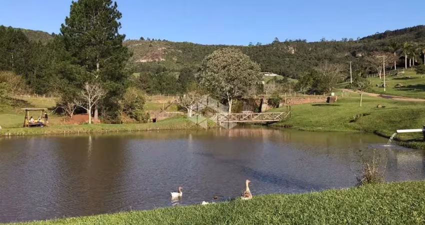 Terreno de 1.000 metros quadrados no country village com piscina