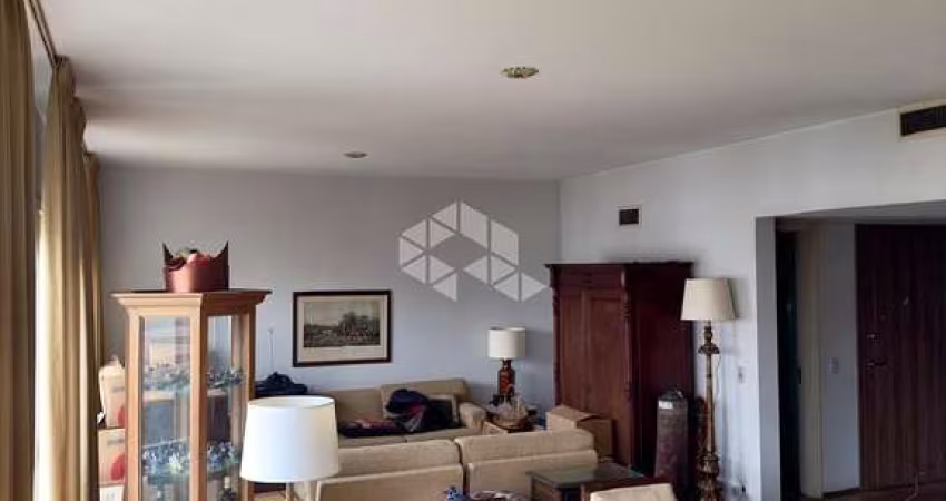 Apartamento com 3 dormitórios e 01 vaga com 167m² no bairro Moinhos de Vento
