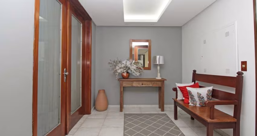 Baixou o valor. MOINHOS DE VENTO apartamento 3 dormitórios com depedencia. 1 vaga coberta. Elevador.